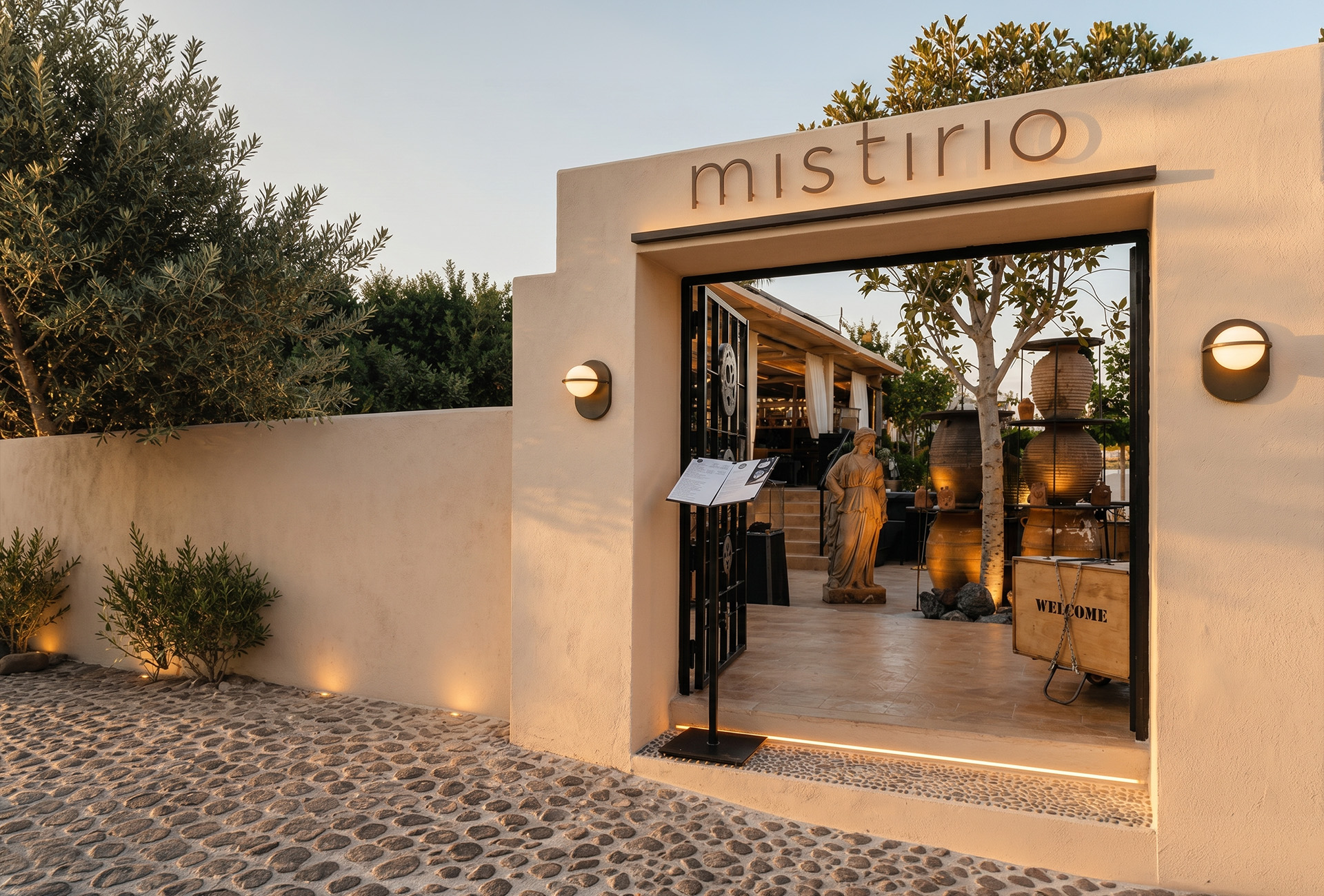 Mistirio Santorini entrance